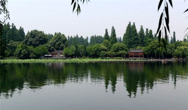 西湖的苏堤春晓介绍,苏堤的来历