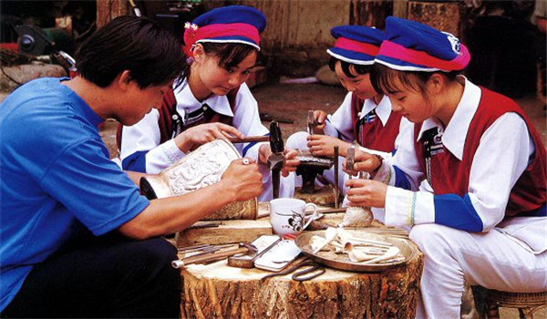 耍海会节是哪个民族的节日