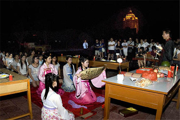 中秋节十大传统习俗--祭月